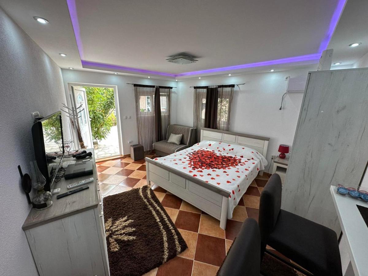 Sunshine Apartment With Private Pool And Parking Котор Екстериор снимка